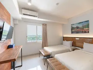 De La Charis Hotel By Waringin Hospitality