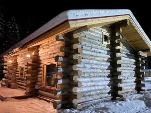 Karelia Cottage Seasons