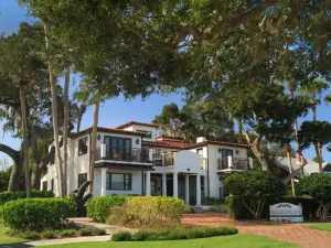 Black Dolphin Inn