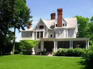 อเล็กซานเดอร์ แมนชั่น เบดแอนด์เบรคฟาสต์