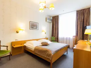 Equator Hotel