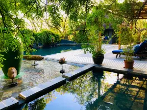 Shangri-La Country Hotel & Spa