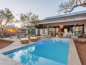 ซาฟารีมูนลักซูรี่บุชลอดจ์