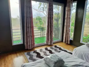 Smile Box Coffee & Resort