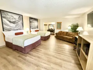 Super 8 by Wyndham Salina/Scenic Hills Area