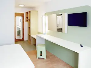 Warrington Motel, J20 M6 Lymm Services