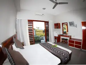Smugglers Cove Beach Resort & Hotel