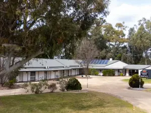 Fairway Views Motor Inn