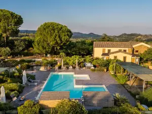 วิลล่าตรีโกนา