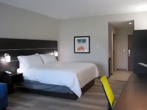 Holiday Inn Express & Suites White Hall