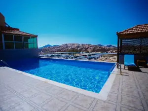 페트라 문 호텔