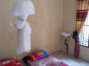 Jhony's Backpacker-Guest House only stay here book treking with us