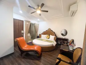 Hoàng Gia Hotel Đông Trù by Bay Luxury
