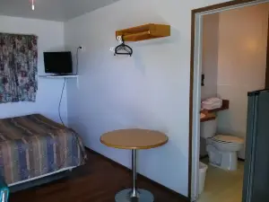 Moosomin Motel
