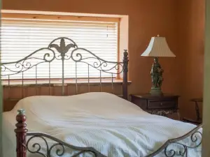 Pinewood Guesthouse
