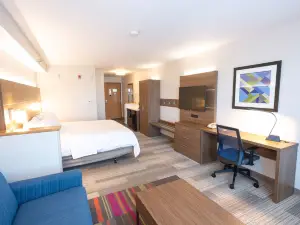 Holiday Inn Express & Suites Iron Mountain
