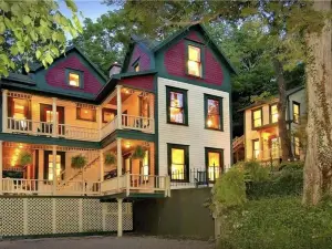 The 1883 Peabody House Bed & Breakfast