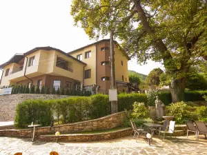 Eco Hotel Momata