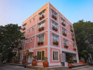 Hotel Aura by Woco Stays