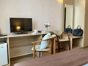Aviator Hotel