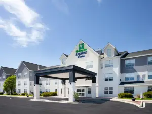 Holiday Inn Express & Suites Port Washington