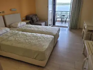 Logan's Beach Hotel