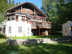Cronin's Guesthouse Bed & Breakfast