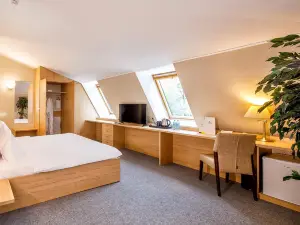 Aquarelle Hotel