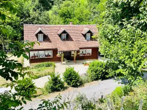 Kucica Djukanovic Dobri Potok