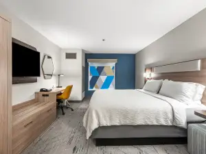 Holiday Inn Express & Suites Lincoln-Roseville Area