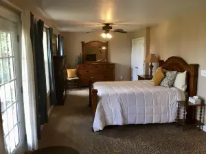 อะไมตี้ โอ๊ค บีแอนด์บี