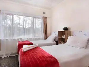 25 Jacaranda Lodge & Backpackers