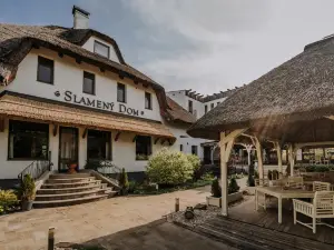 Hotel Slamený Dom