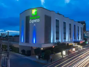 Holiday Inn Express Mexico- Toreo