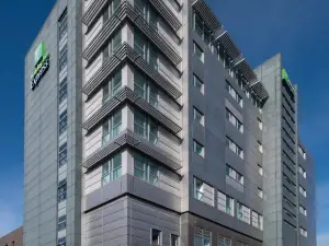 Holiday Inn Express Swindon City Centre