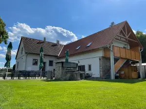 U rybníka Smrčná