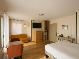 Logis Hôtel Saint Guirec Et de La Plage