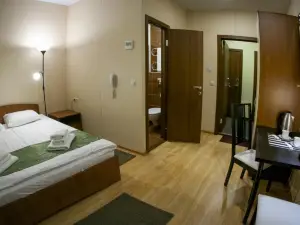 Globus Hotel