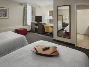 Hampton Inn & Suites Milwaukee-Downtown