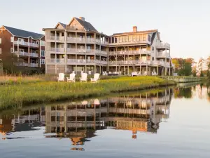 The Burrus House Inn Waterfront Suites
