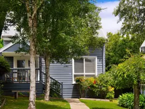 Lake Orchard Villas