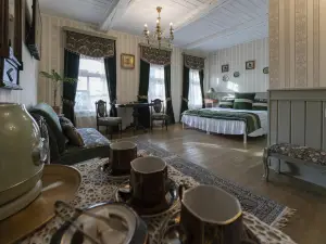 Merchant's Estate Ѣ