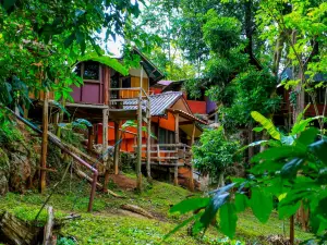 Cave Lodge