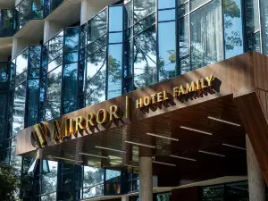Mirror Family  Hotel