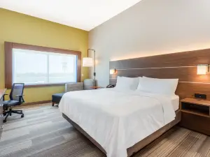 Holiday Inn Express & Suites Springfield North