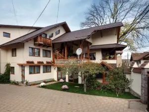 La Colțul Castelului Bran