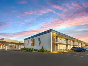 Super 8 by Wyndham Riverside Al