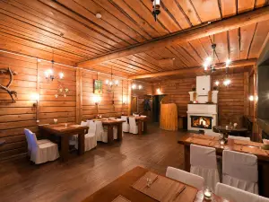 Kamorka S Lezhankoj U Okna Hotel