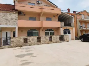 Apartments Ema