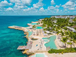 Tracadero Beach Club & Holidays Rentals